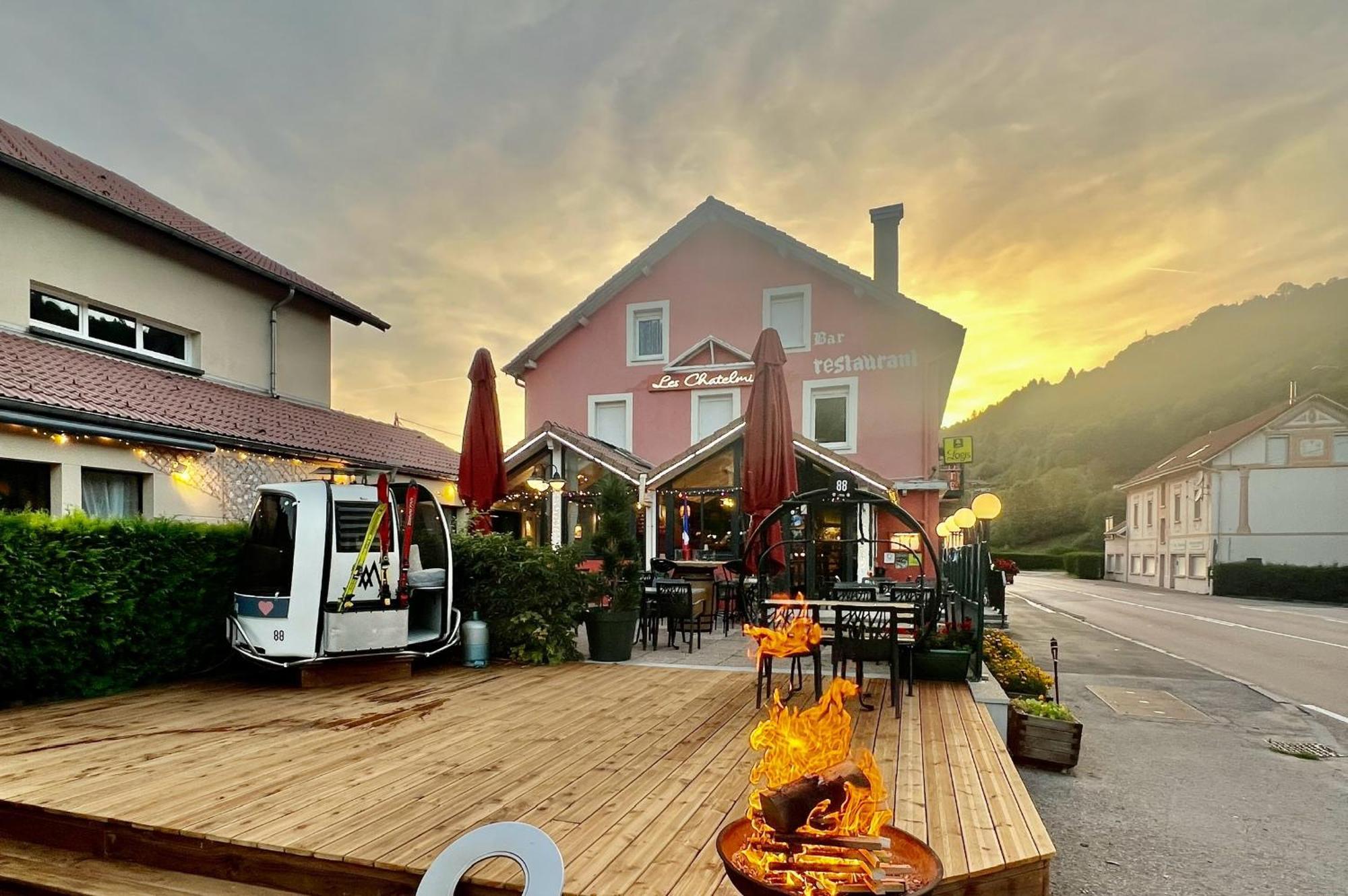 Logis Hotel, Chalets Et Restaurant Les Chatelmines Ла-Бресс Экстерьер фото
