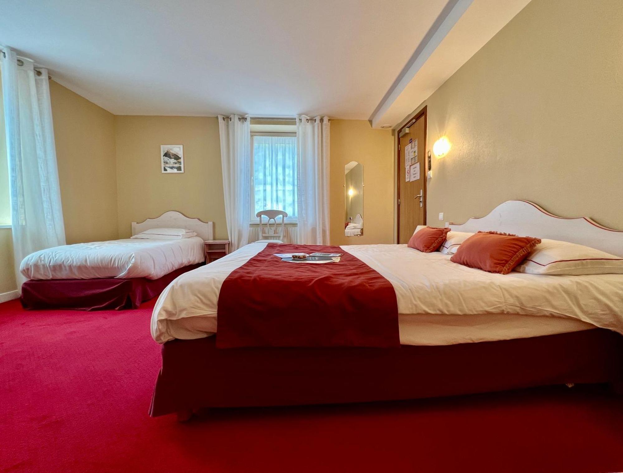 Logis Hotel, Chalets Et Restaurant Les Chatelmines Ла-Бресс Экстерьер фото