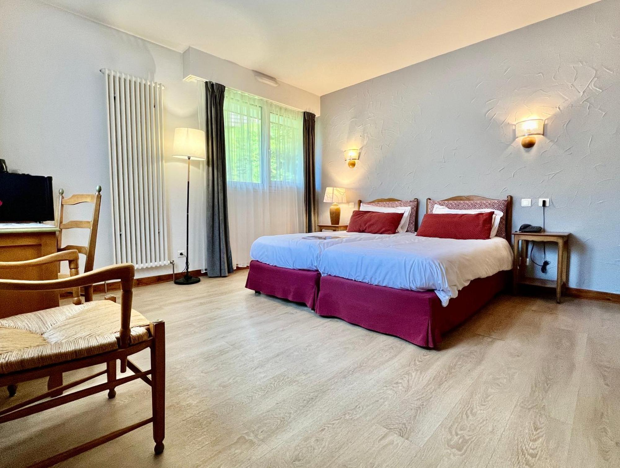 Logis Hotel, Chalets Et Restaurant Les Chatelmines Ла-Бресс Экстерьер фото