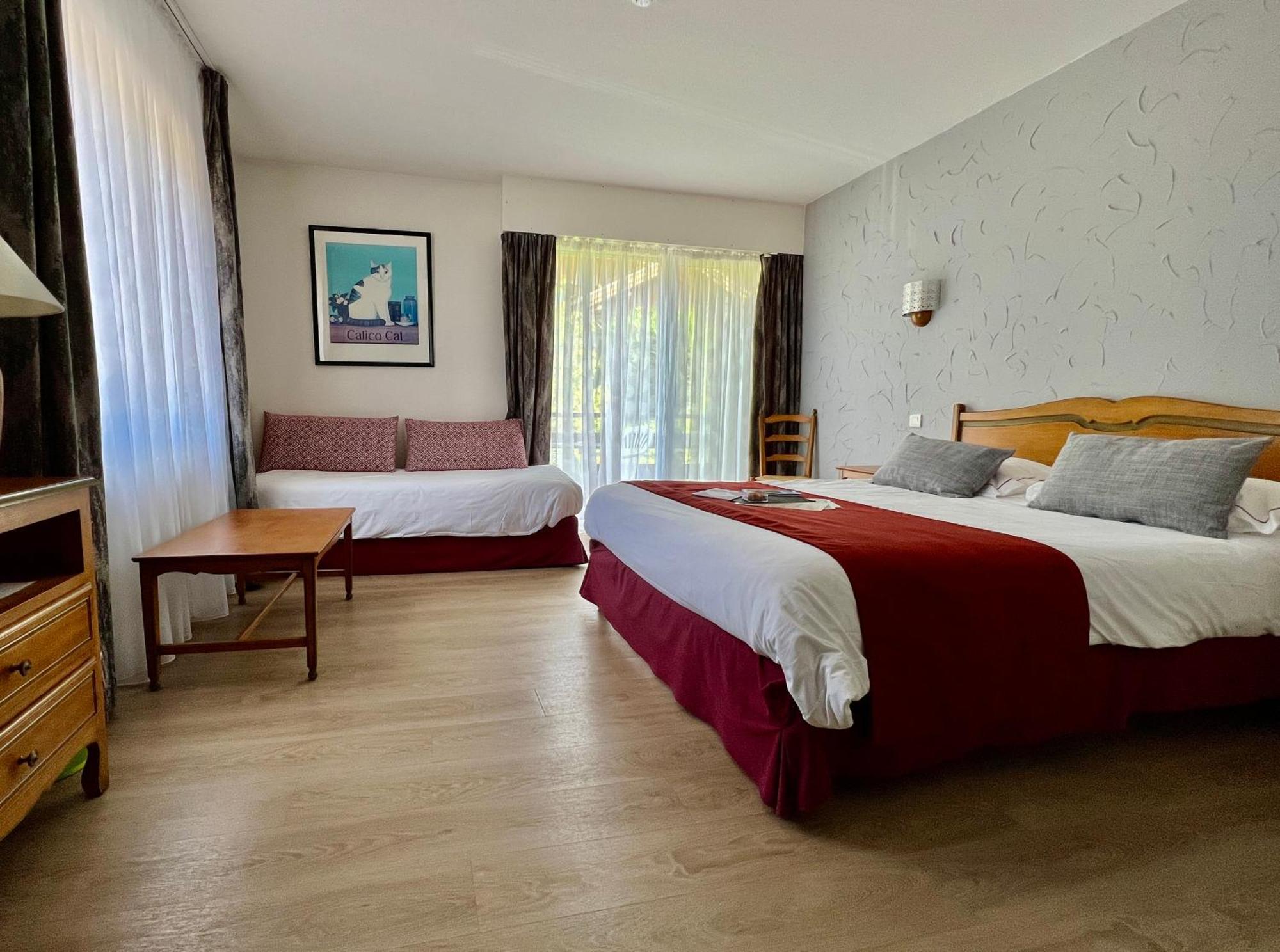 Logis Hotel, Chalets Et Restaurant Les Chatelmines Ла-Бресс Экстерьер фото