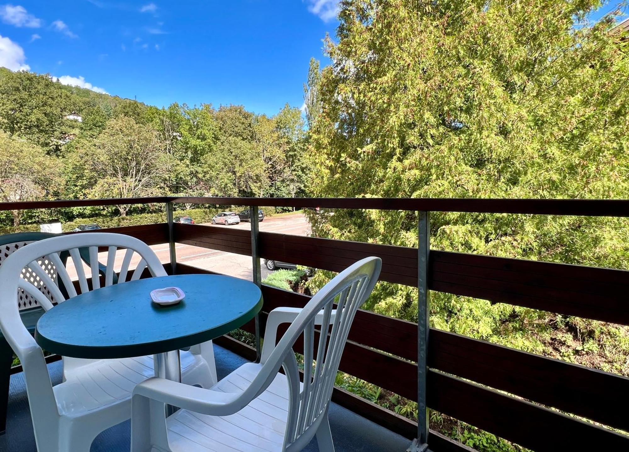 Logis Hotel, Chalets Et Restaurant Les Chatelmines Ла-Бресс Экстерьер фото