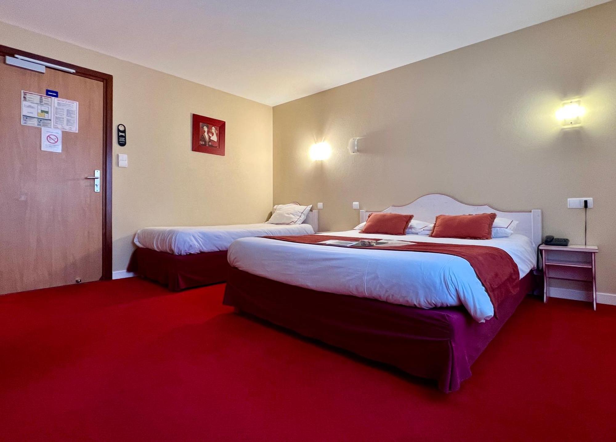 Logis Hotel, Chalets Et Restaurant Les Chatelmines Ла-Бресс Экстерьер фото