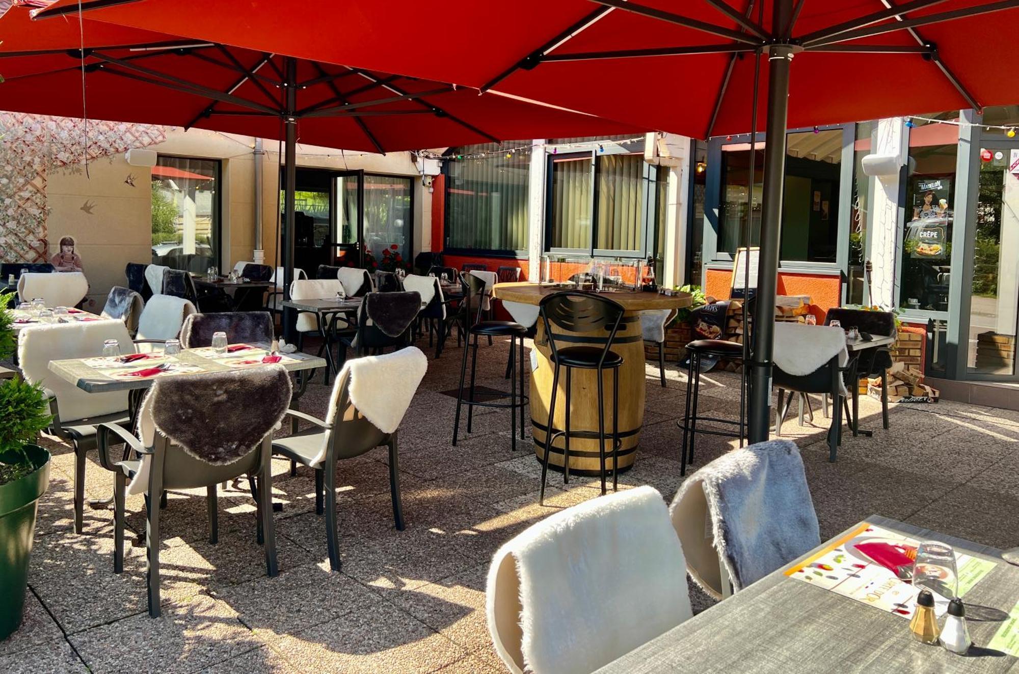 Logis Hotel, Chalets Et Restaurant Les Chatelmines Ла-Бресс Экстерьер фото
