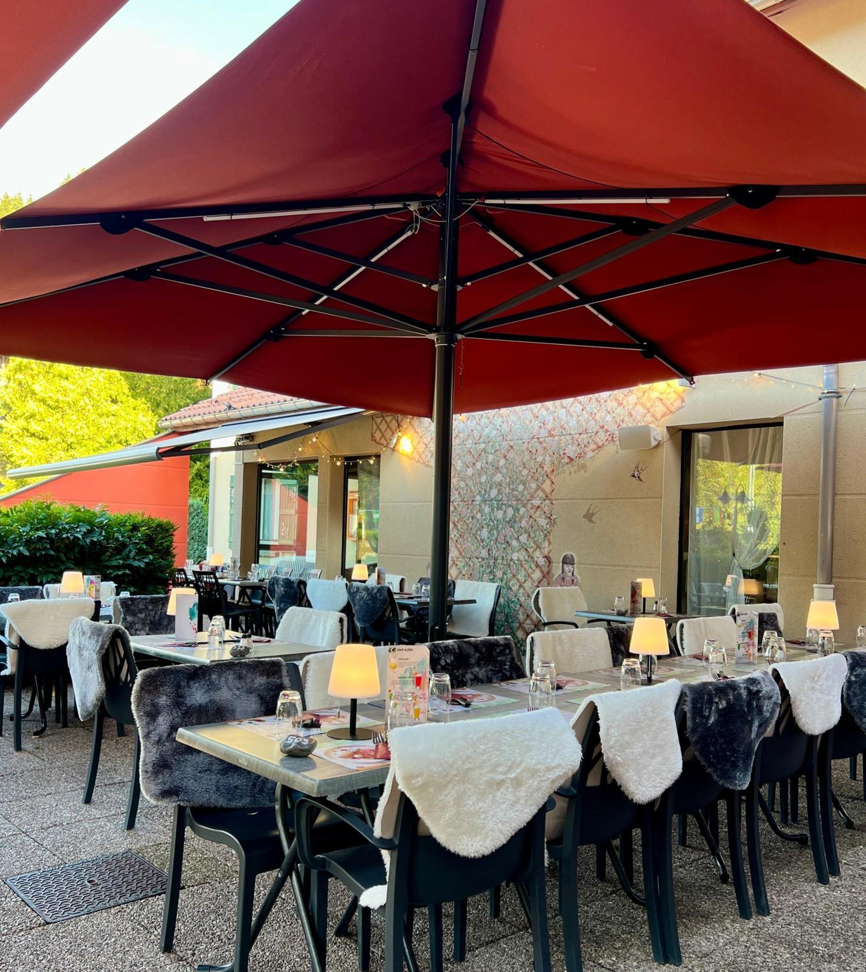 Logis Hotel, Chalets Et Restaurant Les Chatelmines Ла-Бресс Экстерьер фото