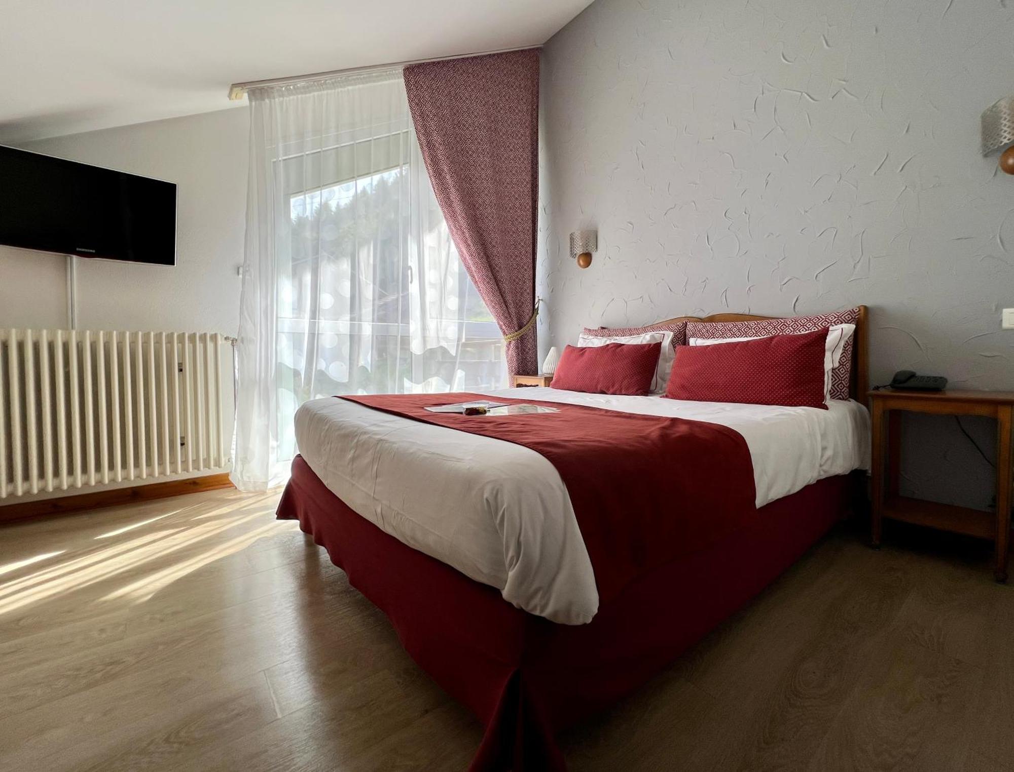 Logis Hotel, Chalets Et Restaurant Les Chatelmines Ла-Бресс Экстерьер фото