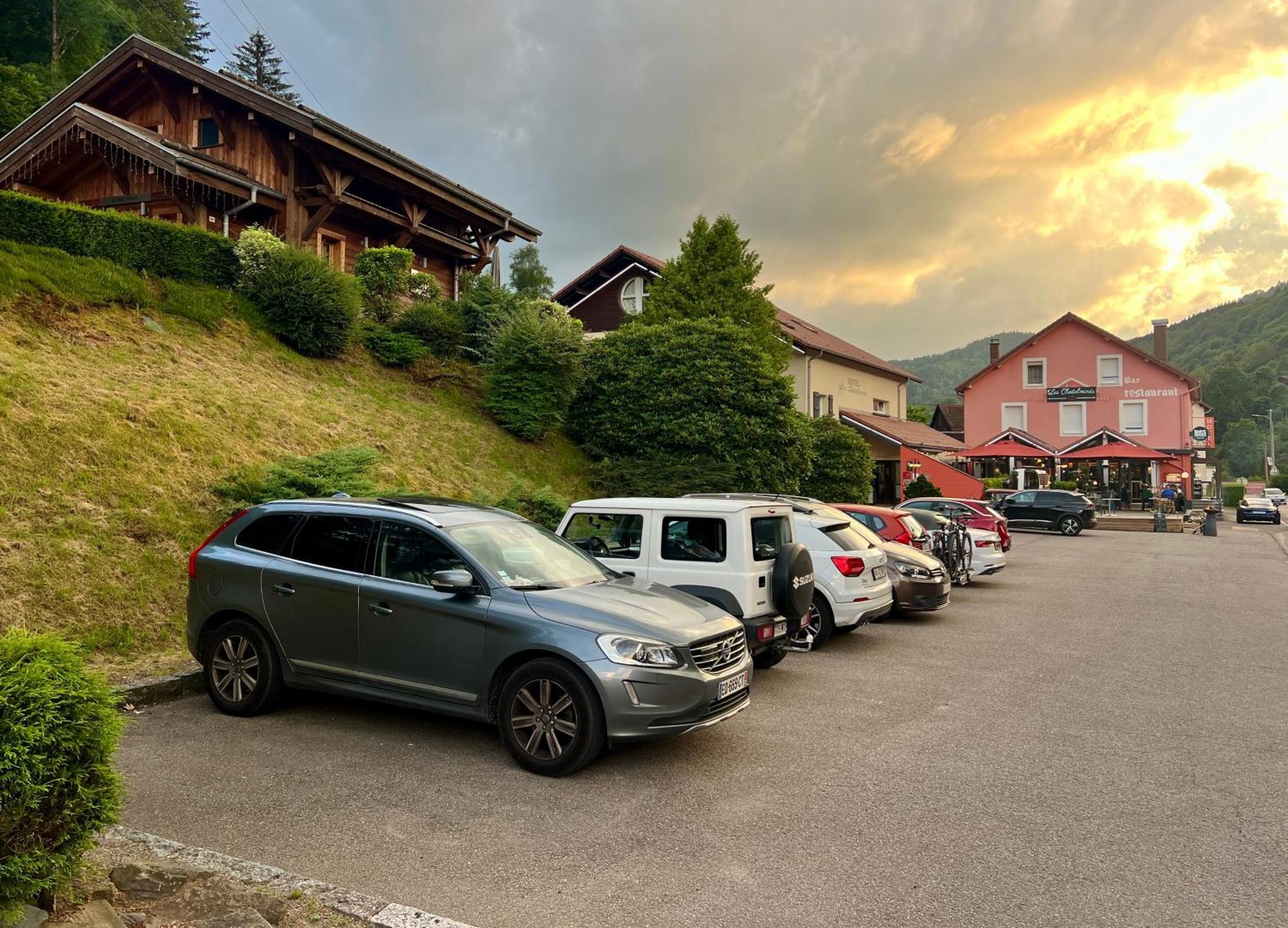 Logis Hotel, Chalets Et Restaurant Les Chatelmines Ла-Бресс Экстерьер фото